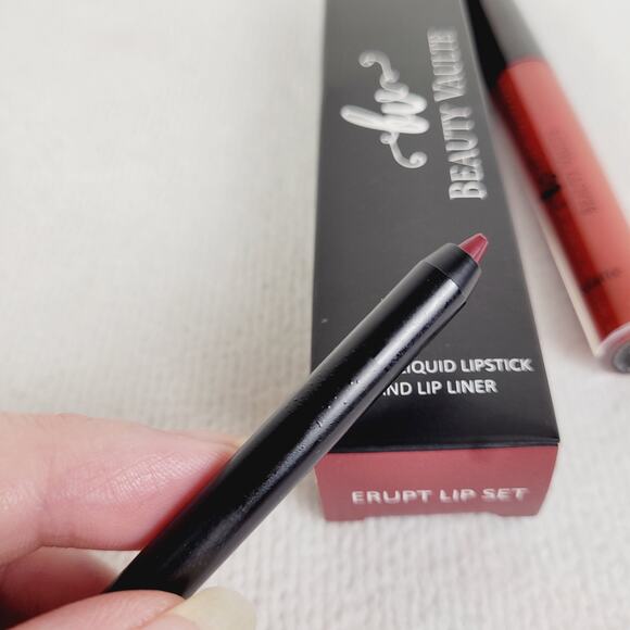 New Beauty Vaulte Erupt lip set matte liquid lipstick and lip liner - Picture 2 of 5